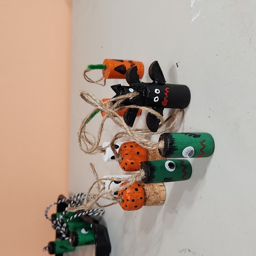 MONSTER MASH Hand Crafted Halloween Cork Creatures 10pk